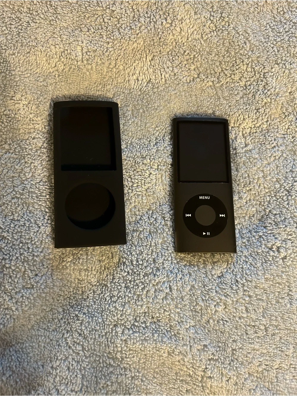 Apple Black iPod Nano with Click Wheel. 4th generation.  Needs Battery  16GB